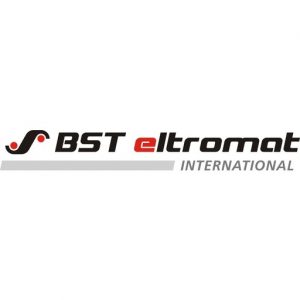 Das Logo BST eltromat International den Firmennamen in den Farben Schwarz, Rot und Grau. Das Logo dient unterstützend der Veranschaulichung/ Präsentation des Unternehmens auf der Anbieterseite alle-ausbildungsstellen.de für Ausbildungsstellen.